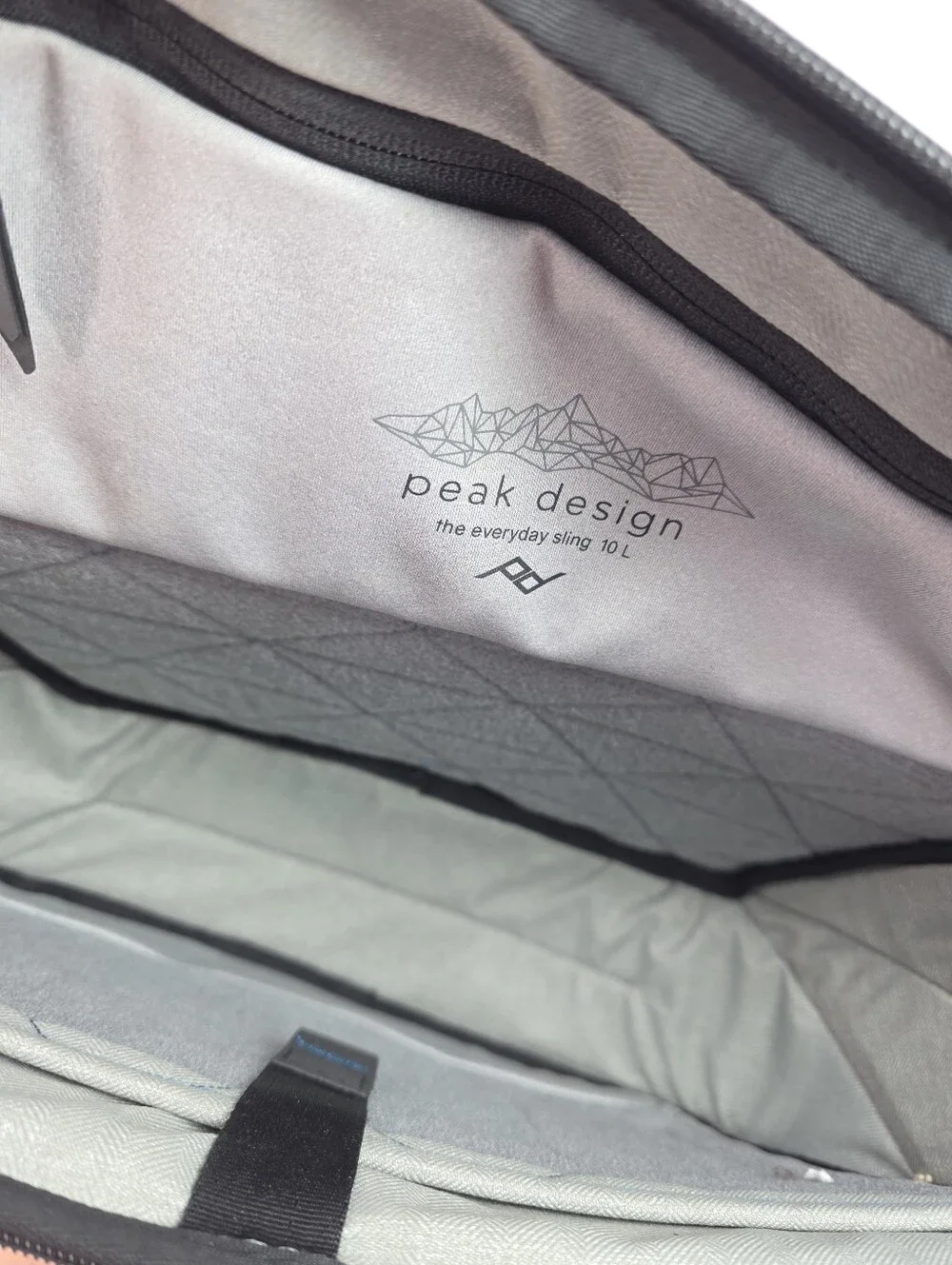 Peak Design Everyday Sling 10L V1 Ash Gray Camera Bag w/ Dividers